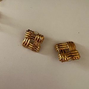 Vintage gold ribbed square earrings